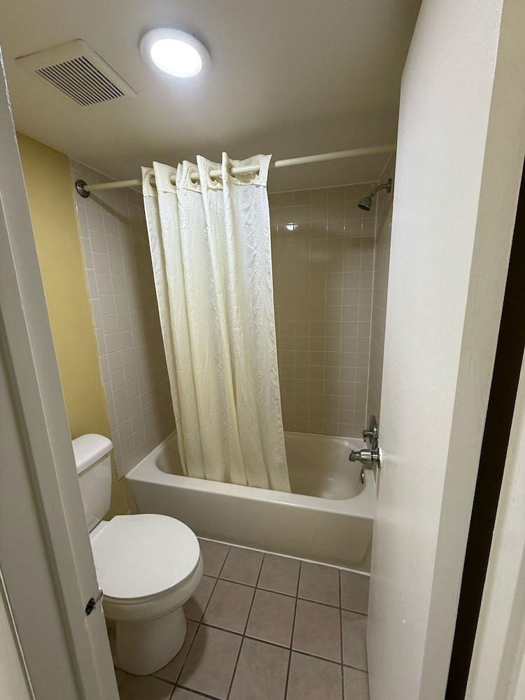 Relax Inn photo 30