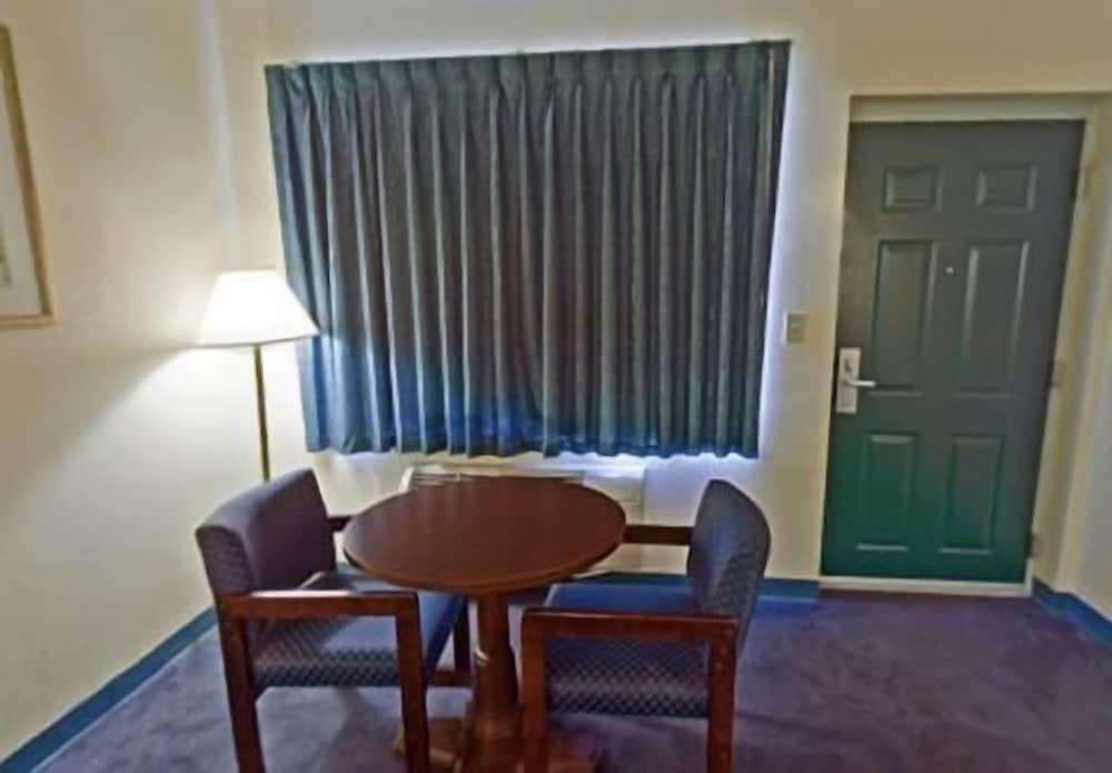 Americas Inn photo 21