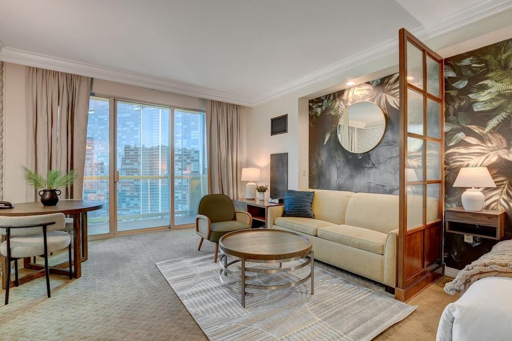 Premium Suite w/balcony at The Signature photo 59
