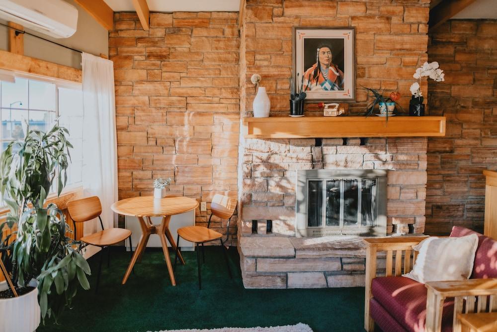 The Sapphire Motel photo 9