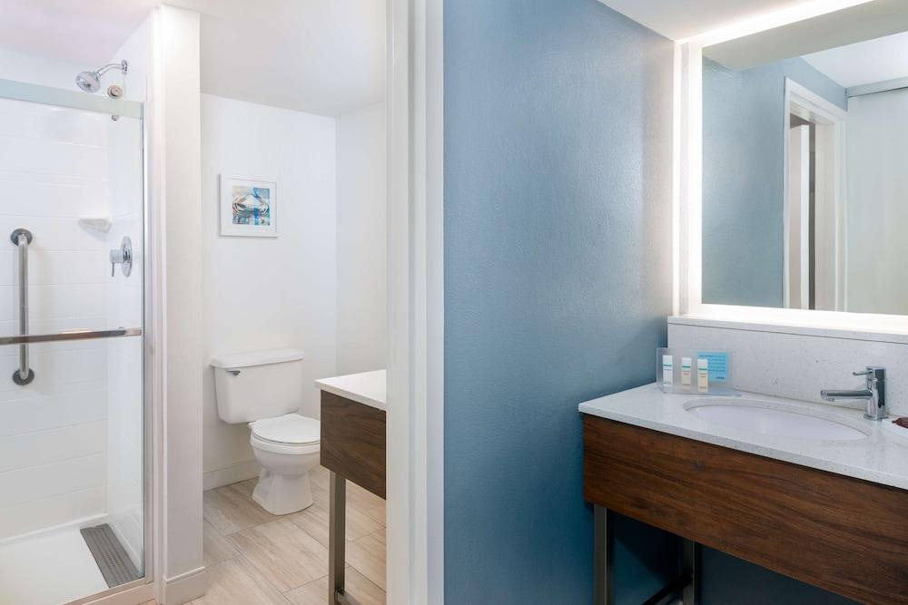 Hampton Inn Salisbury photo 17