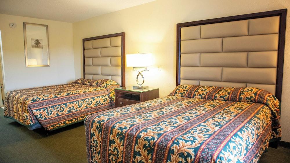 Executive Inn photo 1
