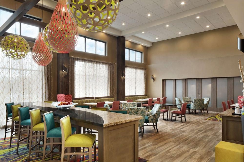 Hampton Inn & Suites St. Louis/Alton photo 2