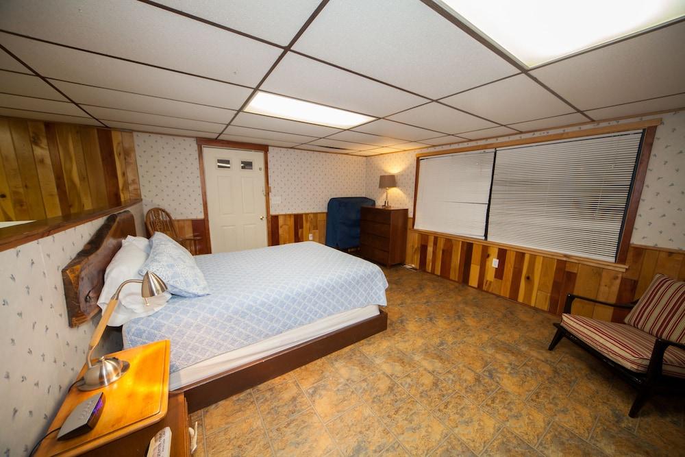 Log Cabin Lodge & Suites photo 29