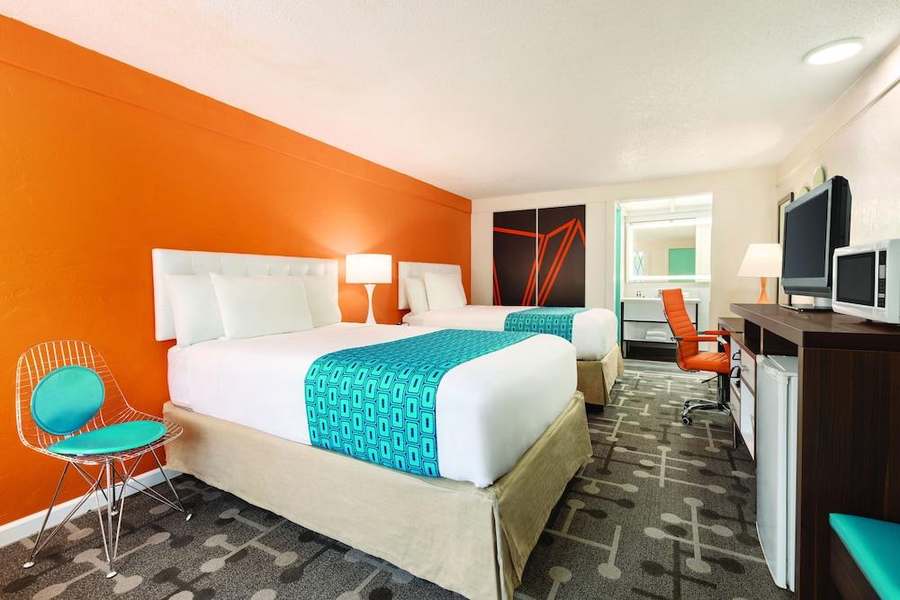 Dover Inn & Suites photo 8