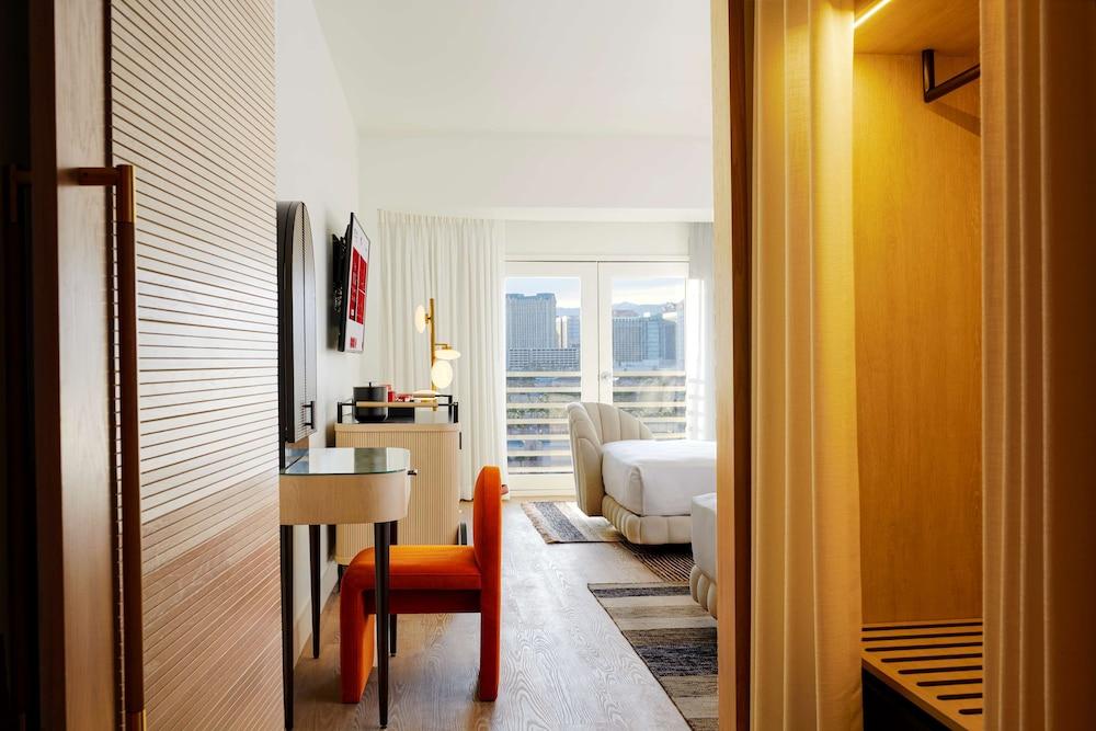 Virgin Hotel Las Vegas, Curio Collection by Hilton photo 25