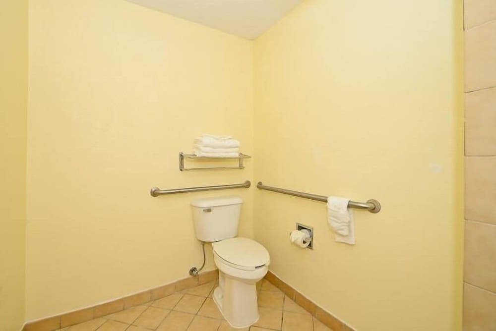 Manchester Heritage Inn And Suites photo 16