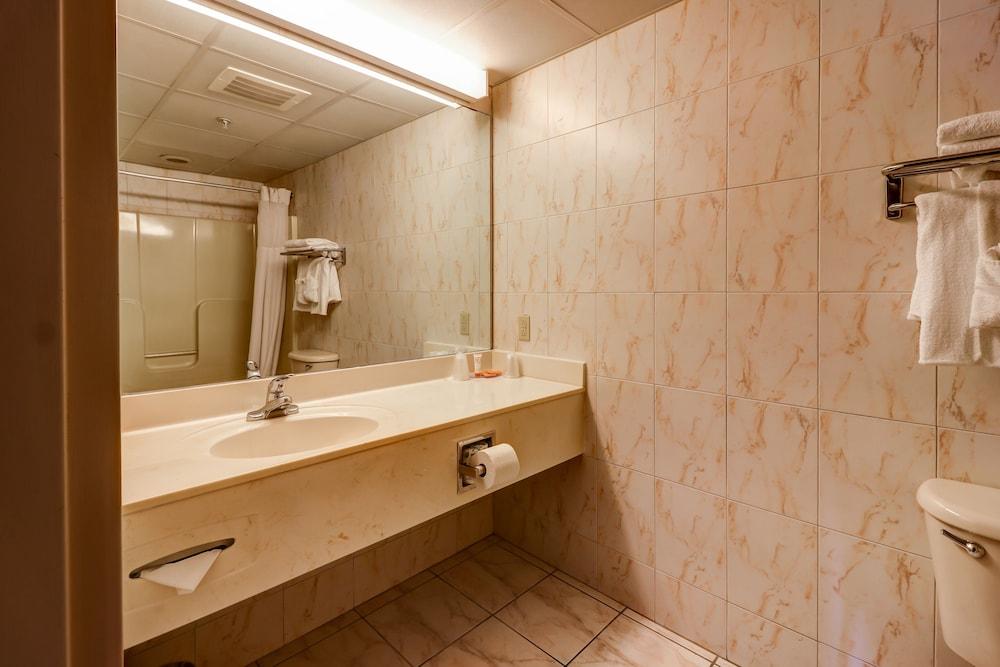 Ocean 1 Hotel and Suites photo 29