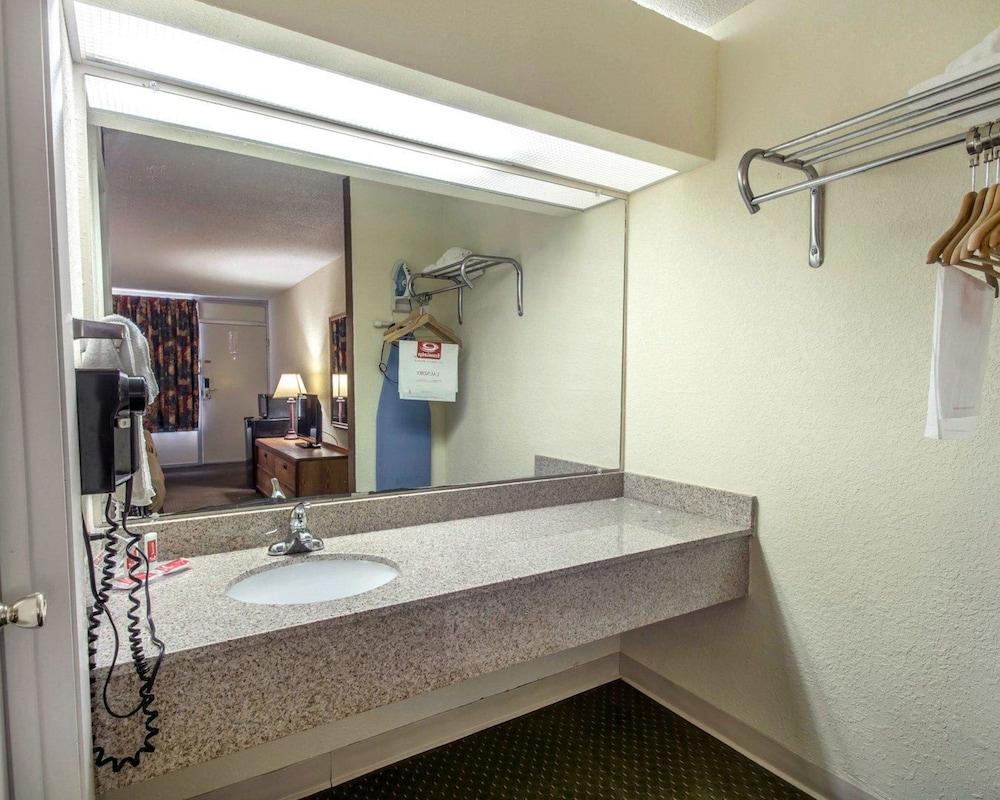 Econo Lodge Andalusia photo 21
