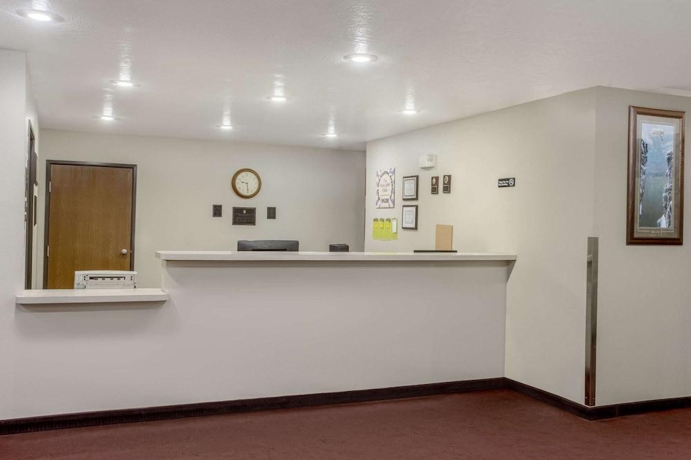 Super 8 by Wyndham Blackfoot photo 3