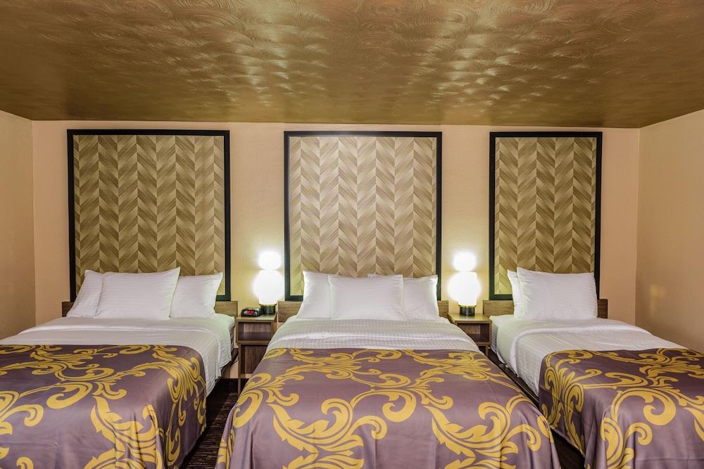 AArya Hotel By Niagara Fashion Outlets photo 18
