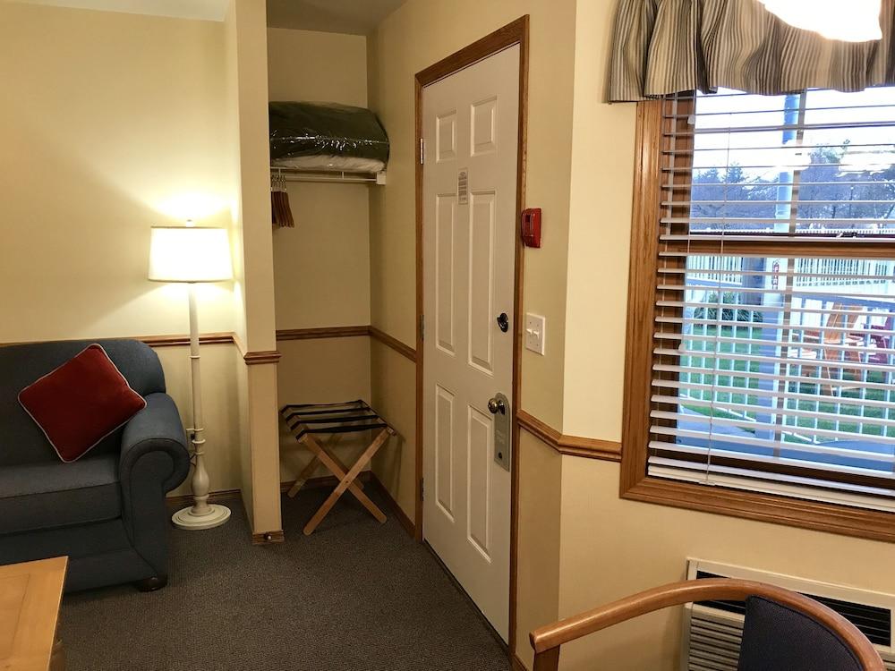 Bay Breeze Resort photo 61
