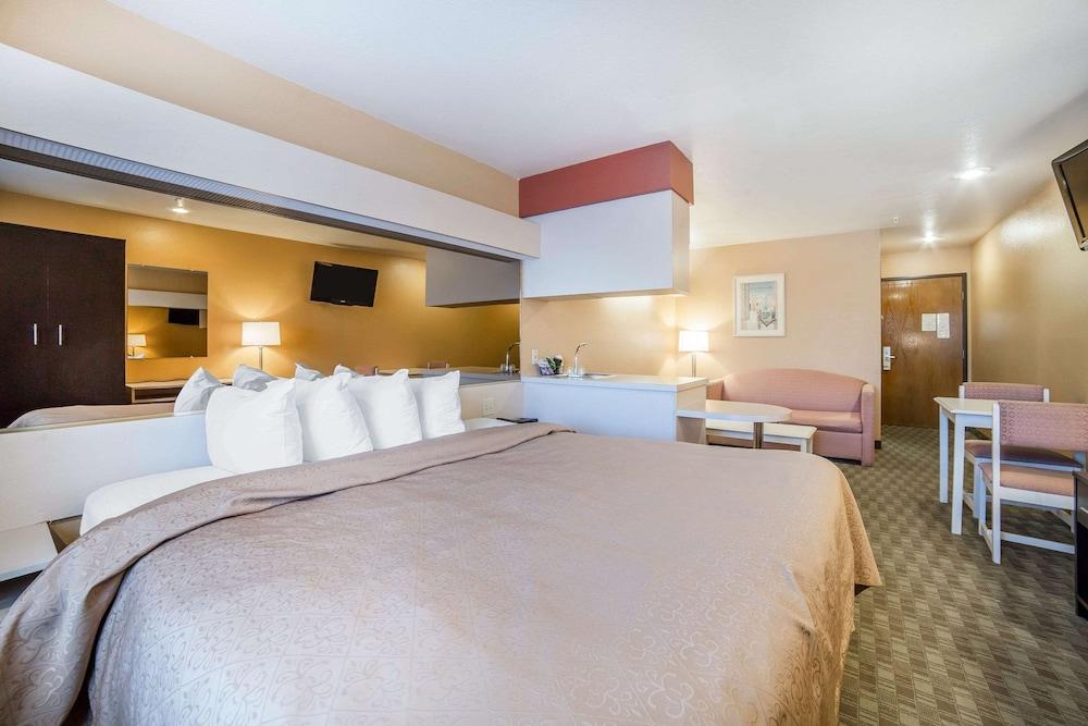 Quality Inn & Suites Elko photo 30