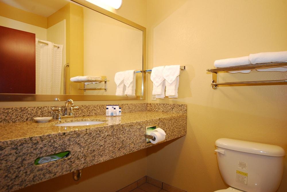 Paradise Inn & Suites photo 9