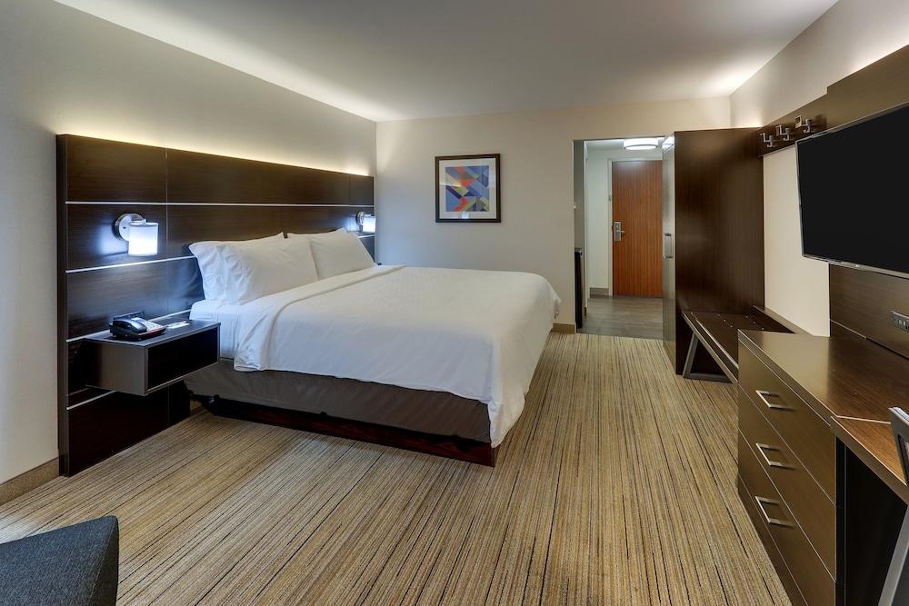Holiday Inn Express & Suites Troy by IHG photo 21