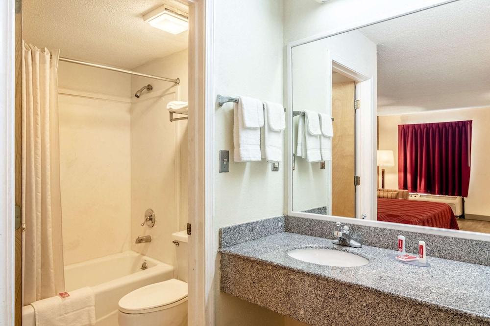 Econo Lodge Acworth East photo 34