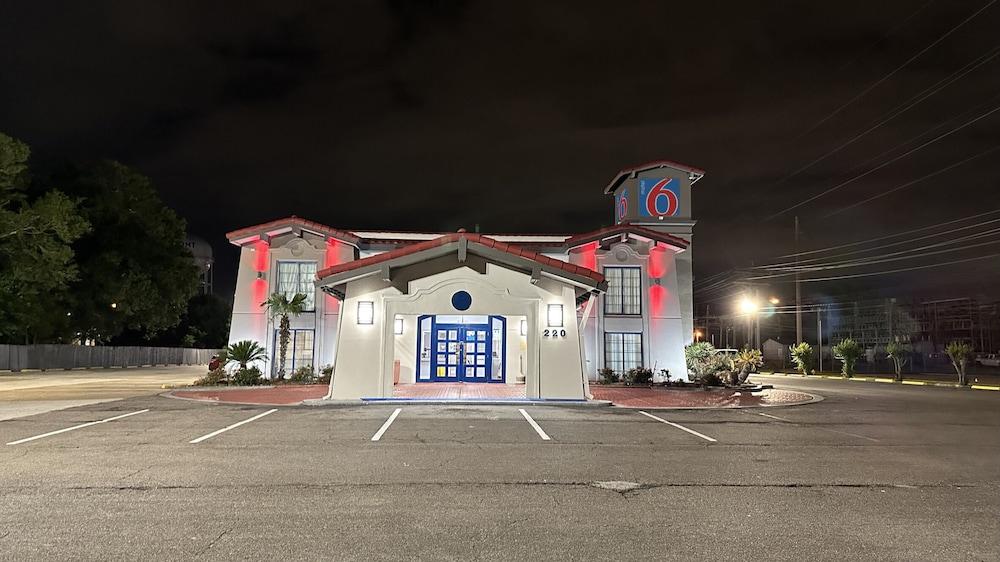 Motel 6 Beaumont, TX photo 37