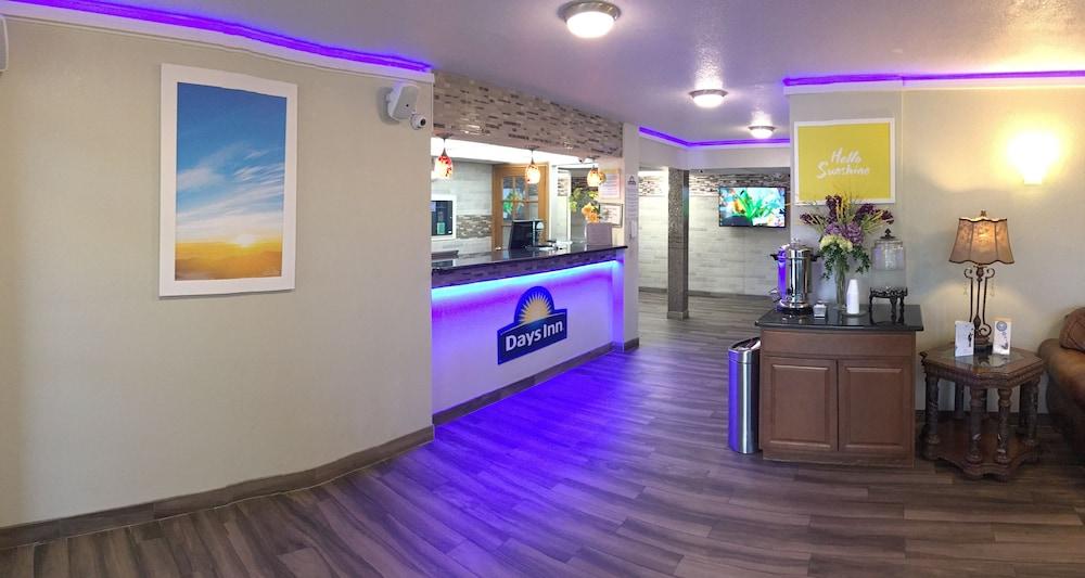 Days Inn by Wyndham Southern Hills/ORU photo 3