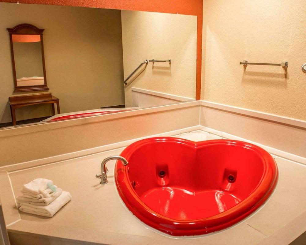 Comfort Inn & Suites photo 17