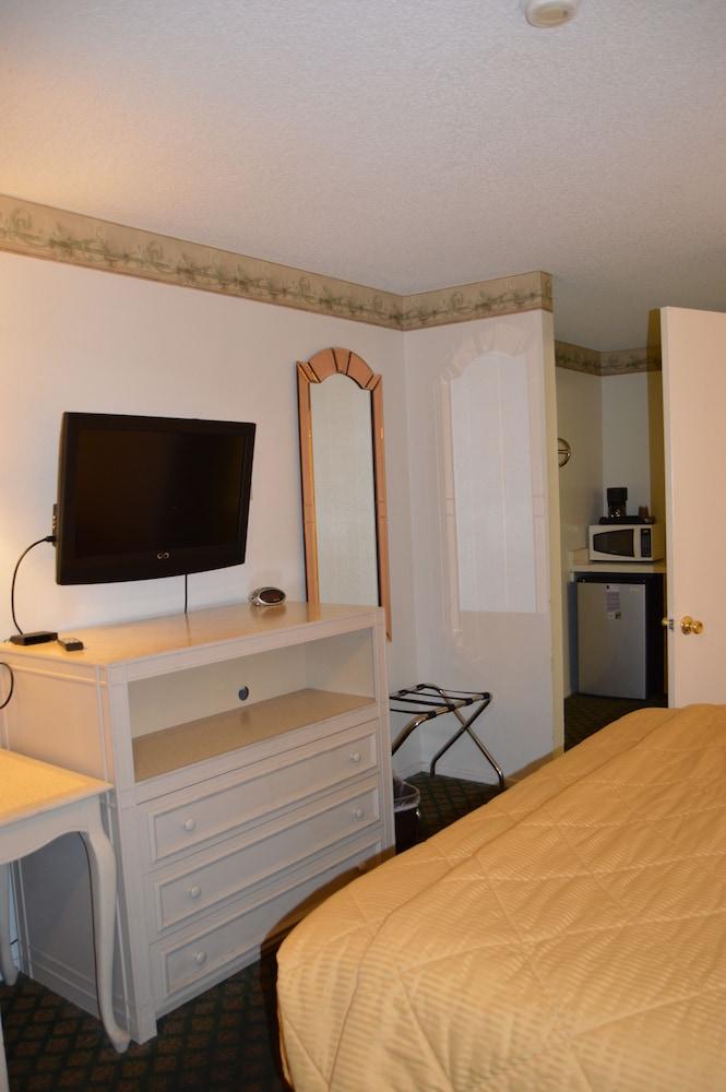 Town House Motel photo 13
