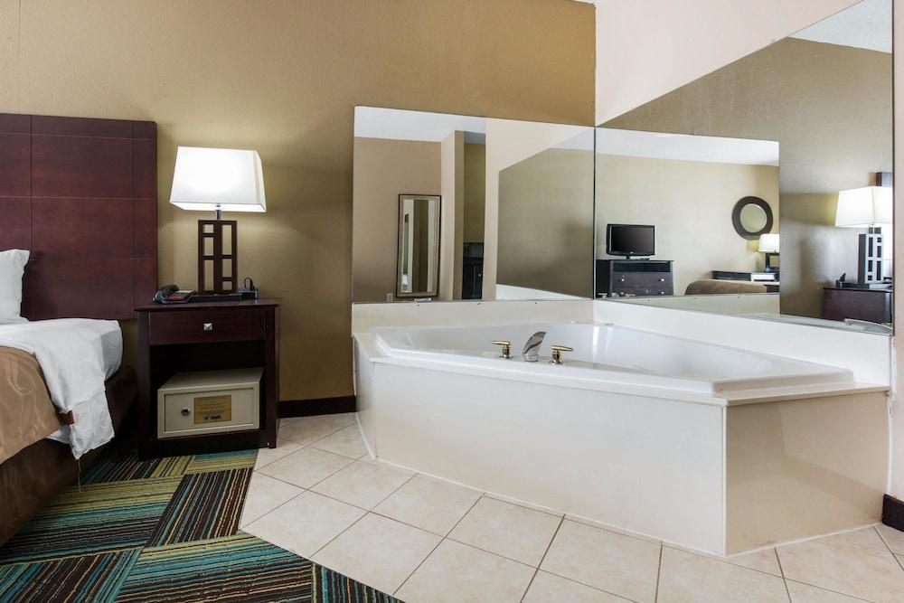 Quality Inn & Suites Arnold - St Louis photo 6