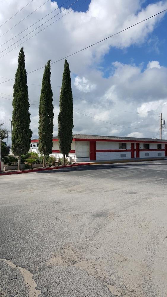 Luxury Inn & RV Park photo 37