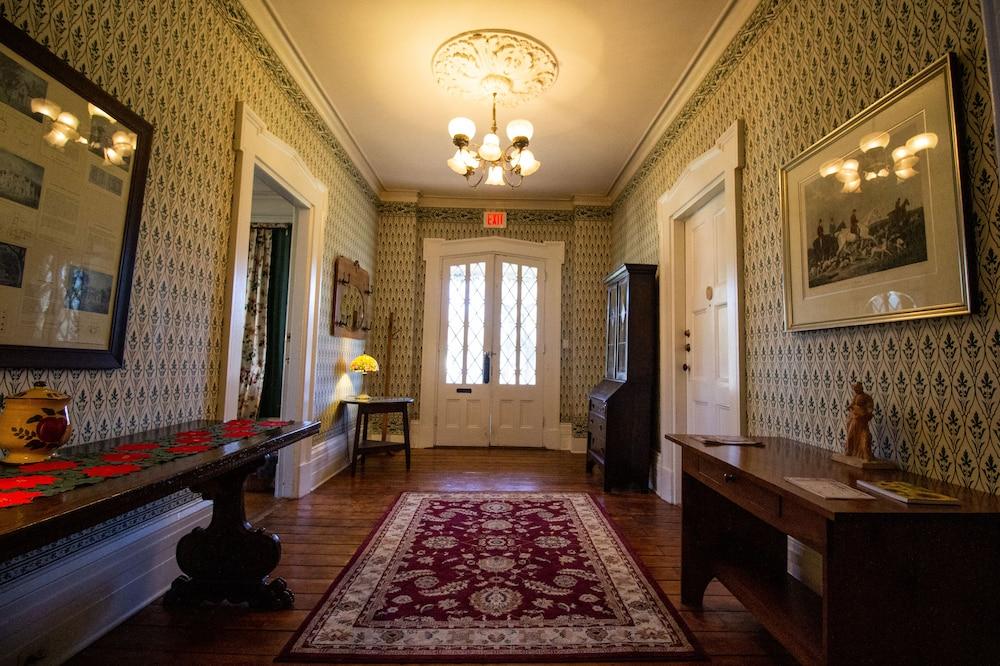 Delamater Inn photo 27