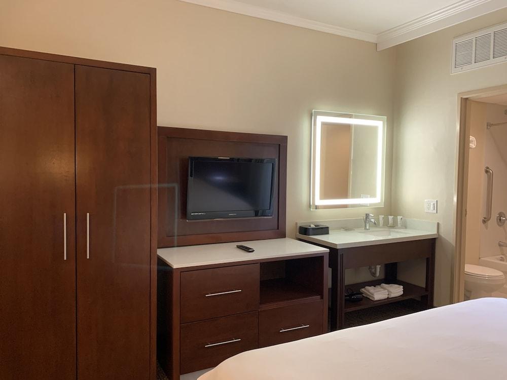 MainStay Suites John Wayne Airport by Choice Hotels photo 73