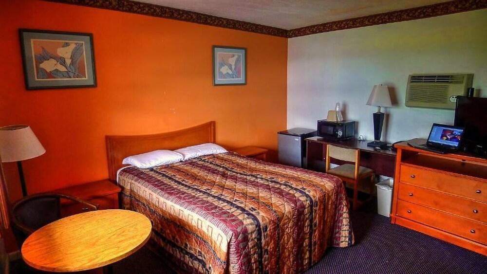 NASSAU HOLIDAY MOTEL photo 14
