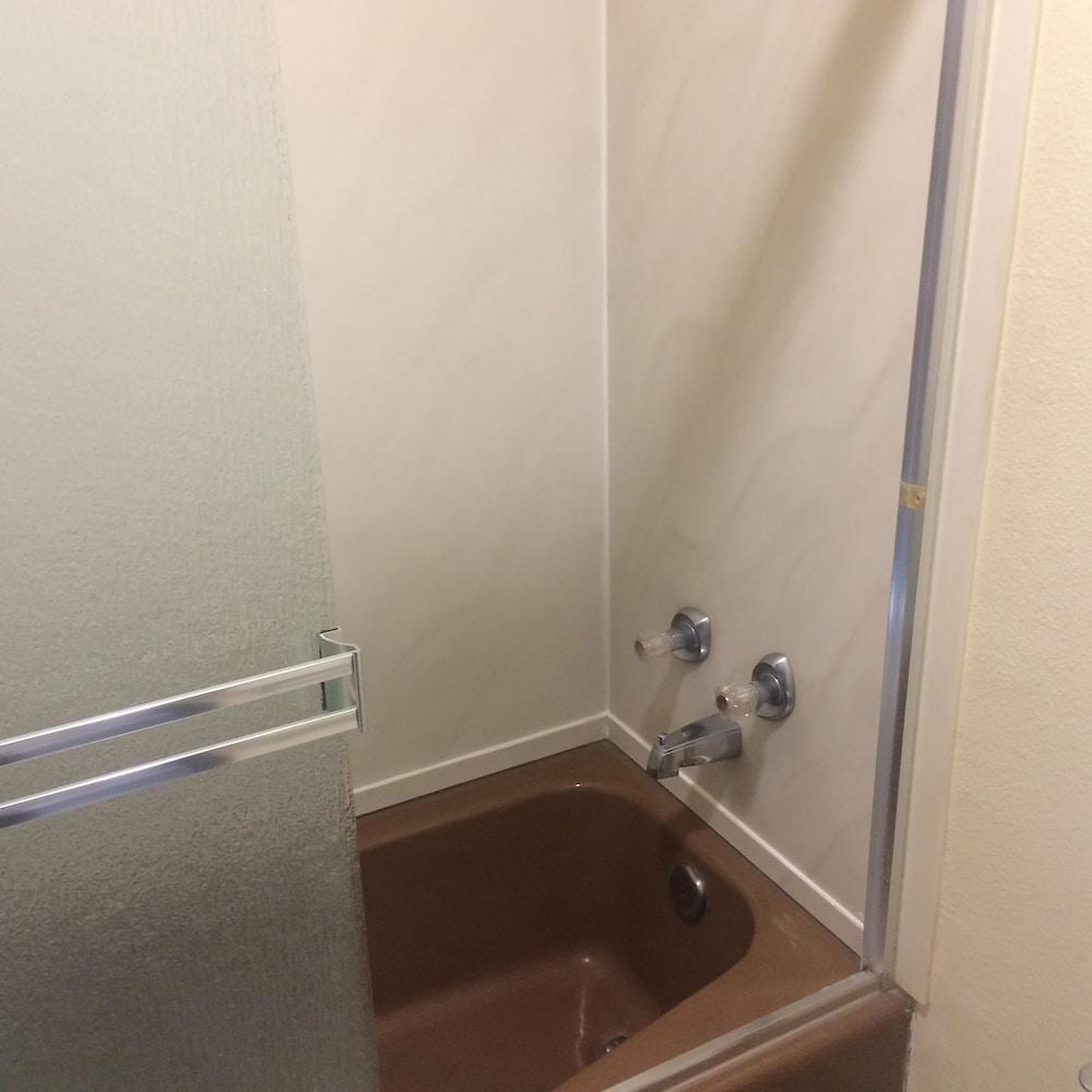 Crown Lodge Motel Oakland photo 12
