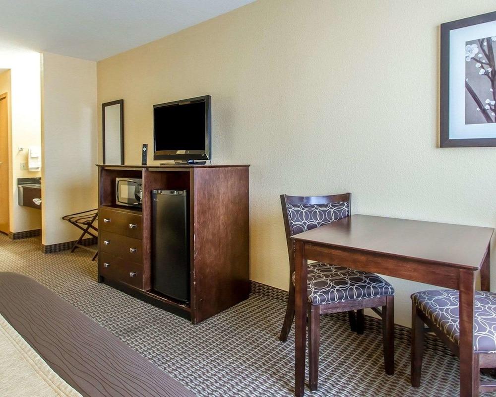 Quality Inn & Suites Mount Pleasant photo 14
