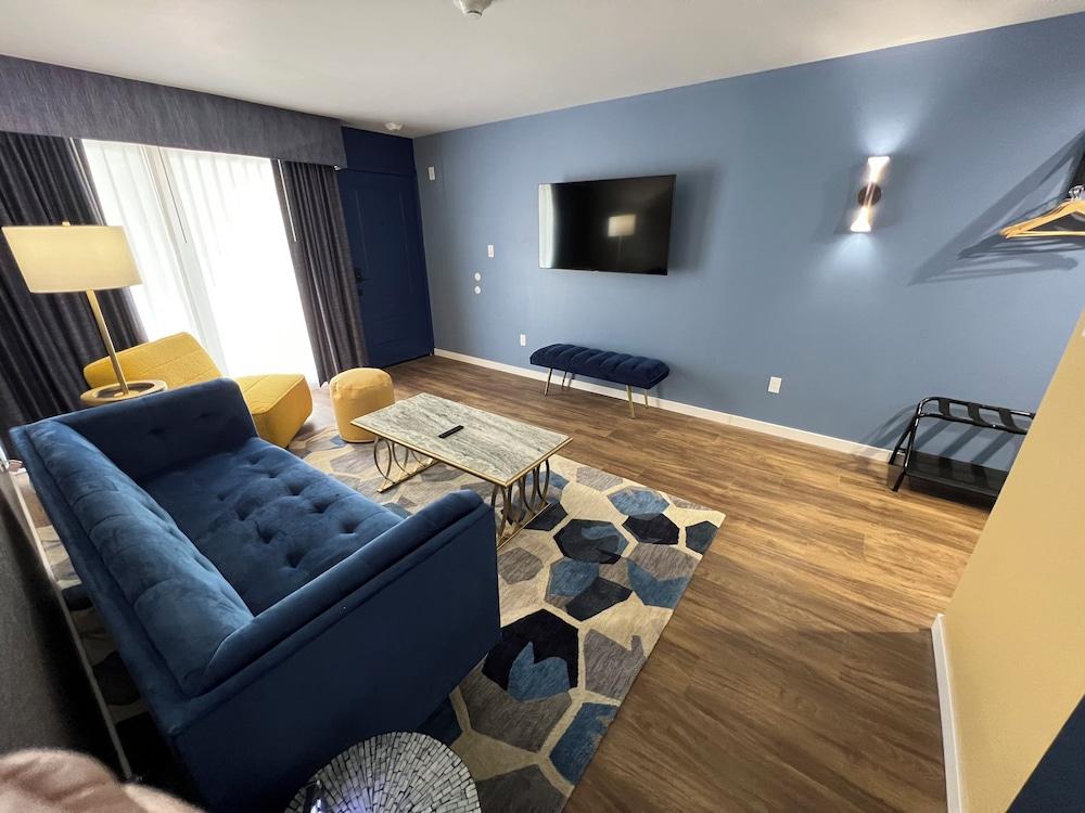 Lighthouse Inn & Suites photo 19