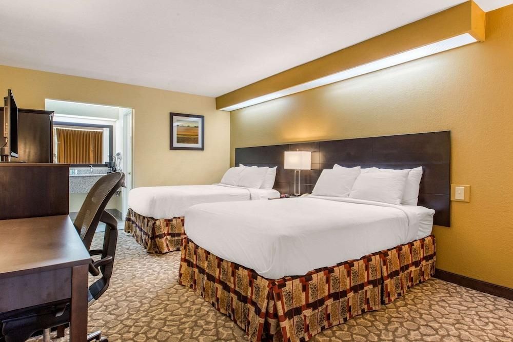 Ramada by Wyndham Santee I-95 photo 29
