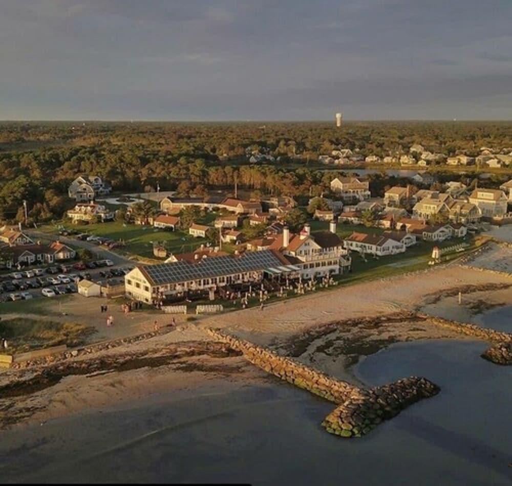 Lighthouse Inn photo 64
