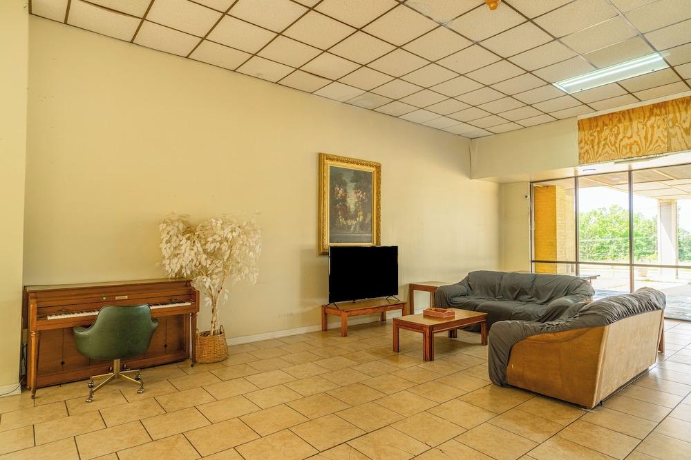 Economy Inn By OYO Livingston TX Hwy 59 photo 9