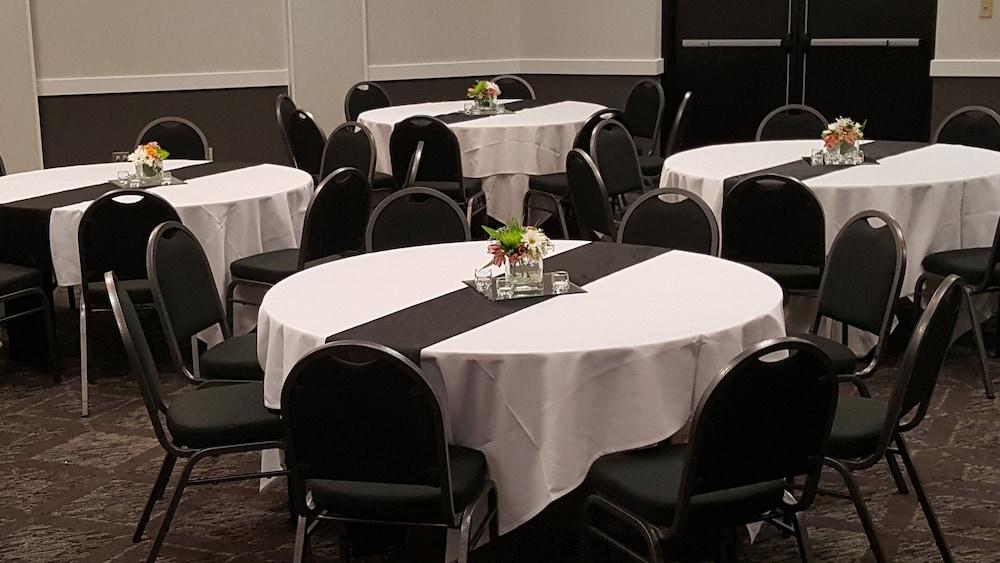 Holiday Inn Bloomington Airport South Mall Area by IHG photo 44