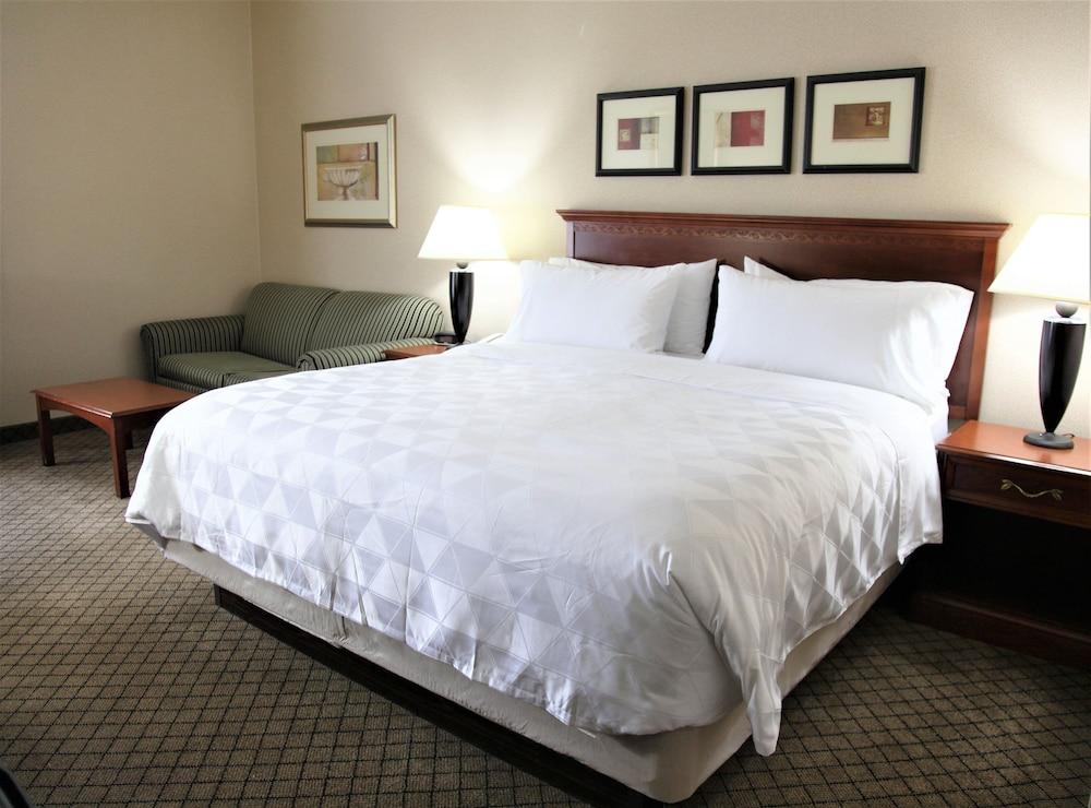 DoubleTree by Hilton Dayton Fairborn photo 9