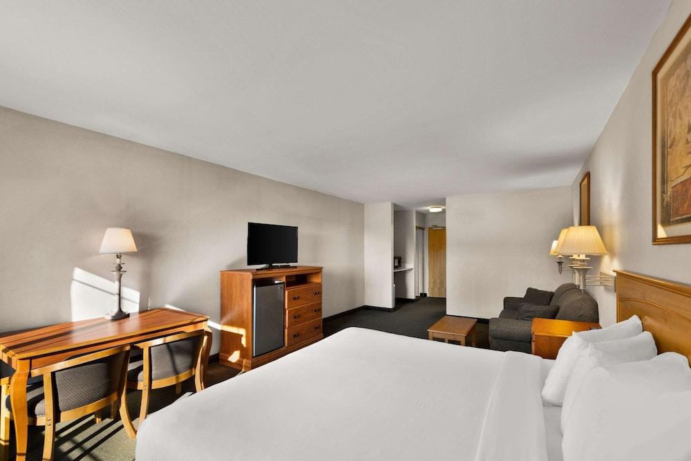 Rodeway Inn & Suites Tomahawk photo 5