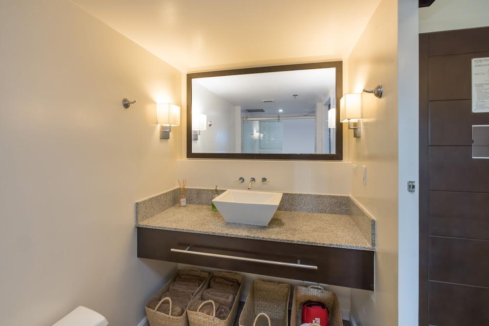 Regency on Beachwalk Waikiki by OUTRIGGER photo 45