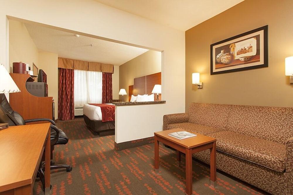 Holiday Inn Express & Suites Santa Fe by IHG photo 13