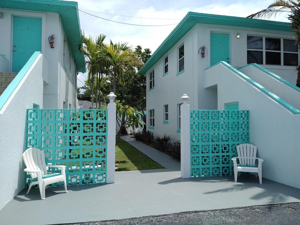 Swashbuckler Motel photo 32