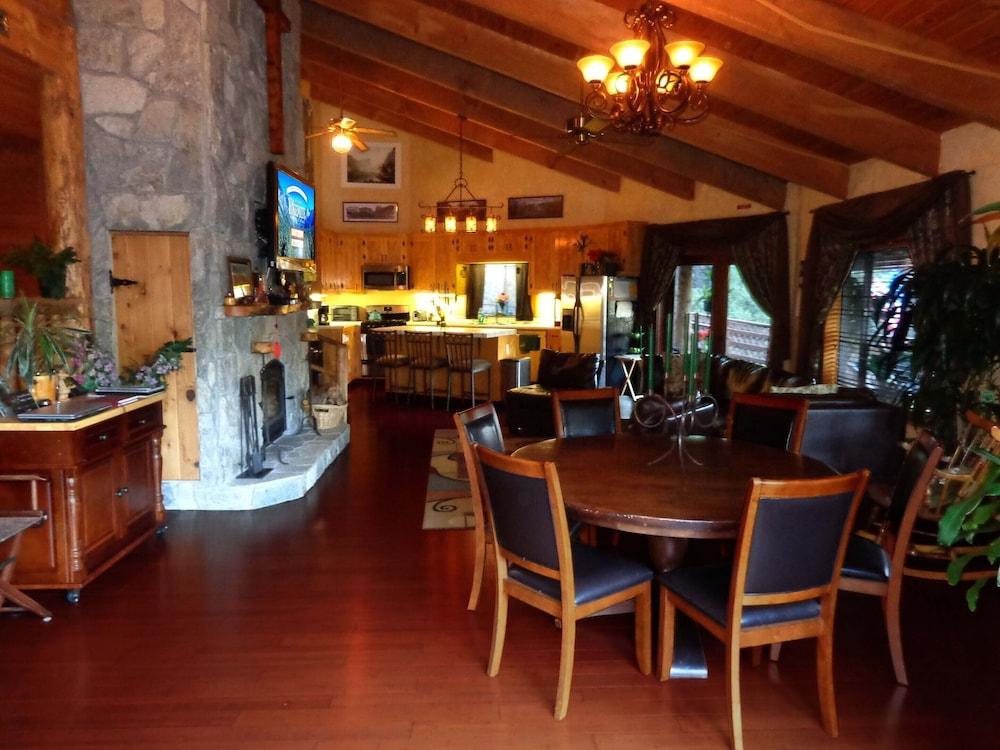 Evergreen Haus photo 60