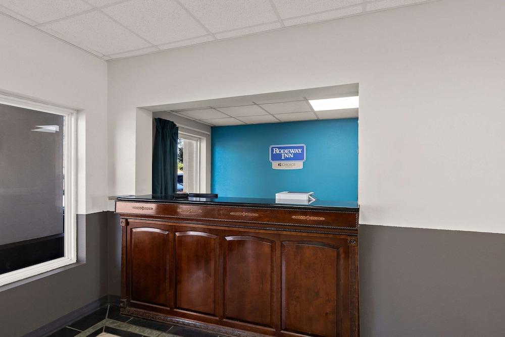 Rodeway Inn Commerce photo 3
