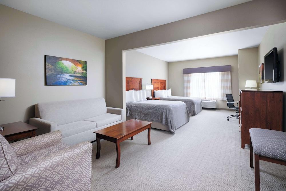 Green Mill Village Hotel & Suites, BW Signature Collection photo 7