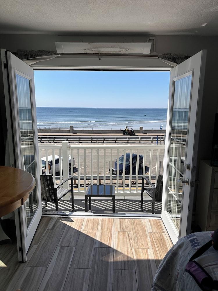 Breakers by the Sea photo 22