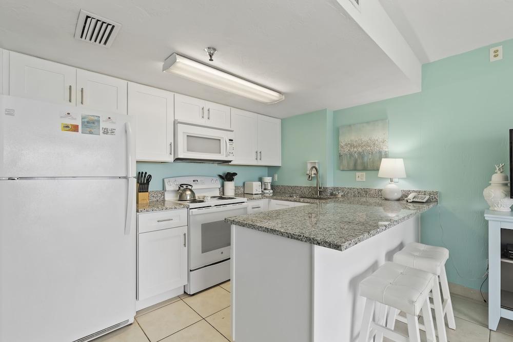 Tropical Suites at Sunglow Resort photo 81