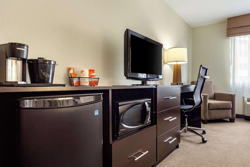Sleep Inn & Suites Fargo Medical Center photo 20