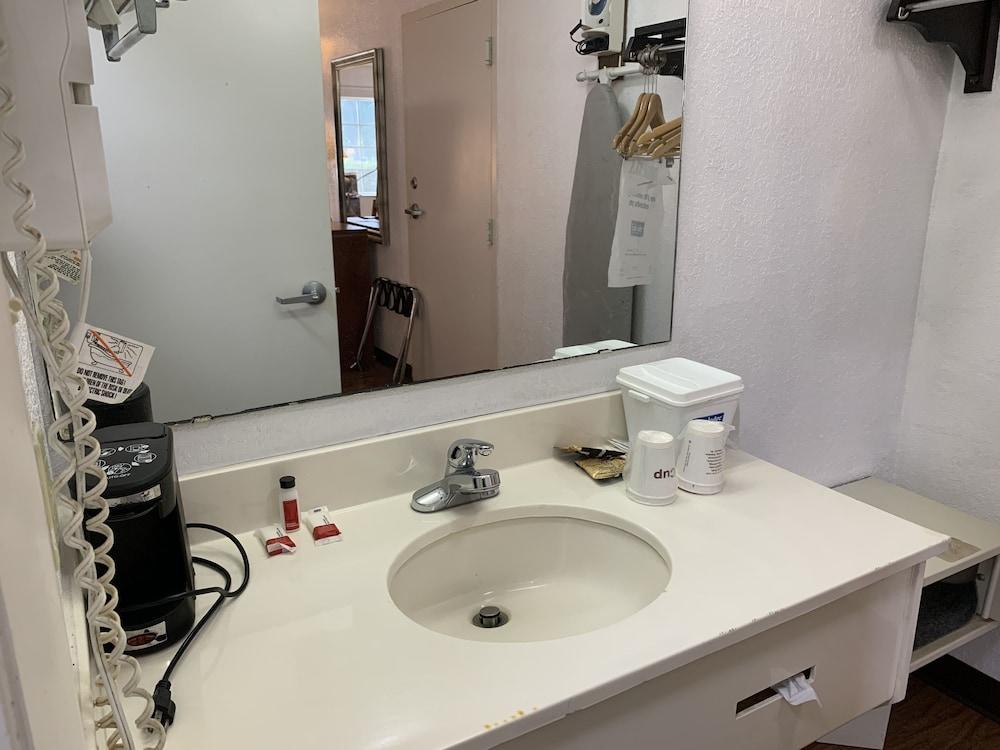 Travelodge Suites by Wyndham MacClenny/I-10 photo 26