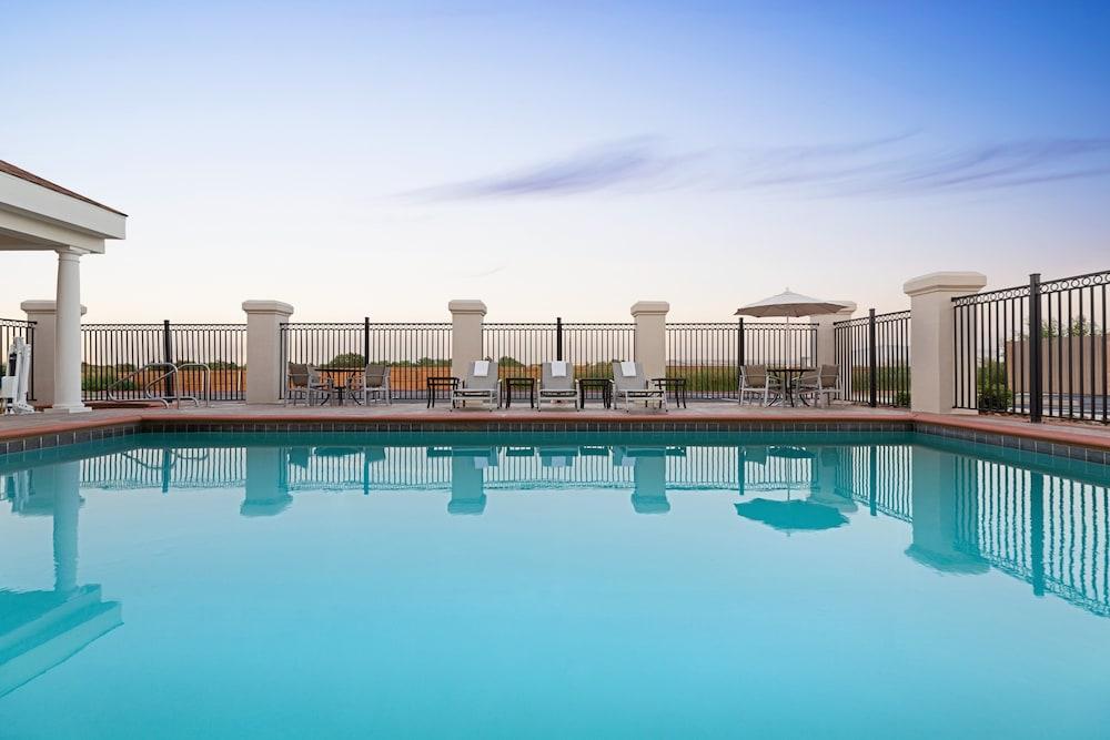 Holiday Inn Express & Suites Shawnee by IHG photo 12