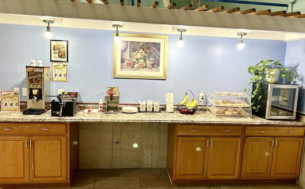 Marina Inn photo 12